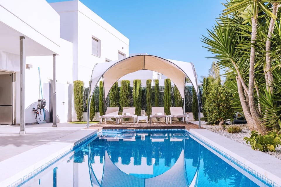 Garden, Garden view, Swimming pool, sunbed