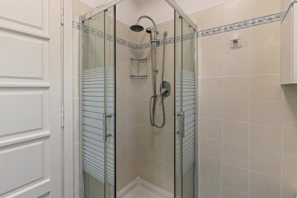 Bathroom, Living room