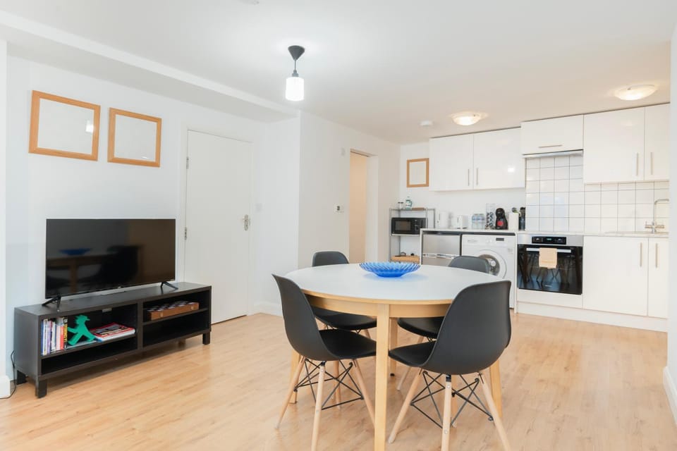 TV and multimedia, Coffee/tea facilities, Kitchen or kitchenette, Living room, Dining area, Evening entertainment, oven, toaster