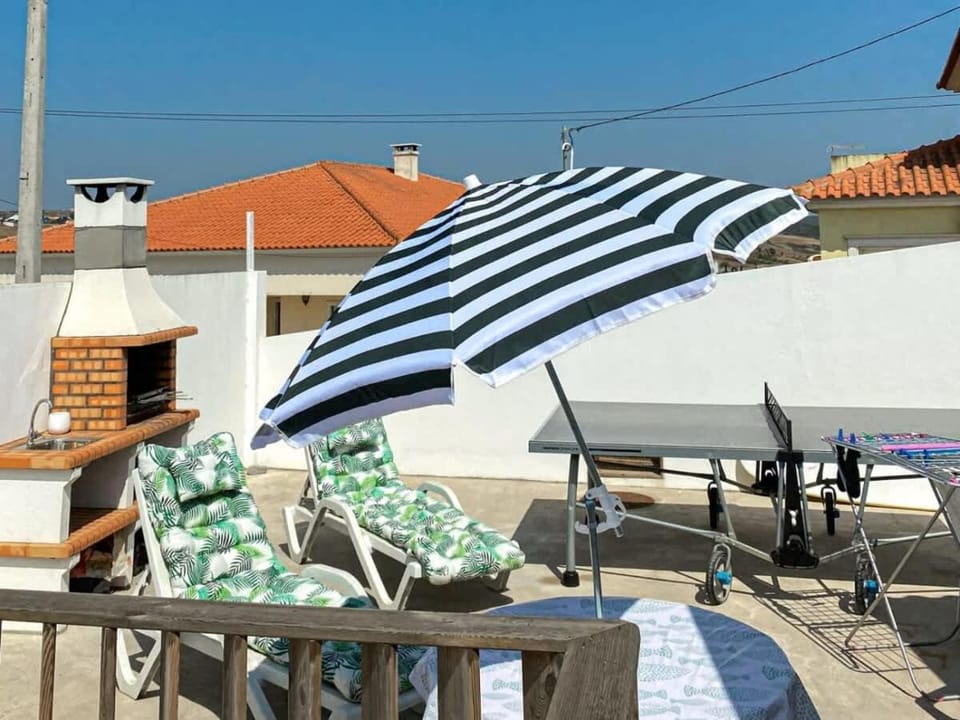 Patio, Day, sunbed