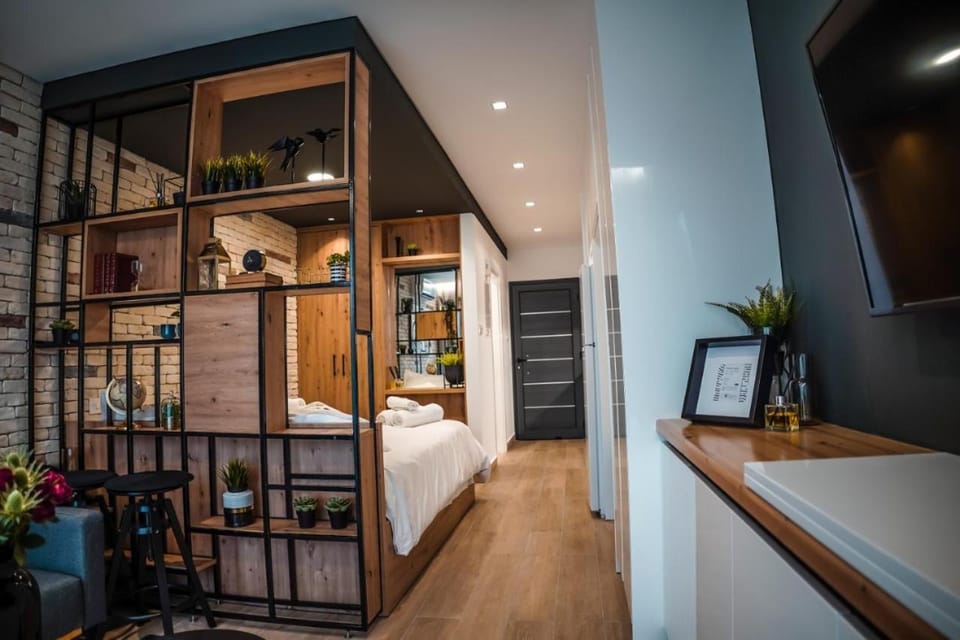 COSea Living: SeaSide Elegant Suite in Harbour 112 Apartment in Paphos