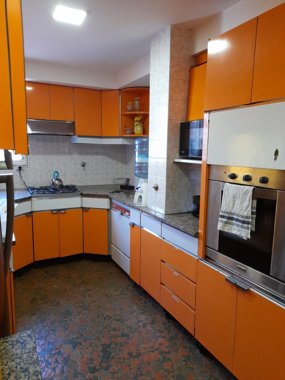 Kitchen or kitchenette, Communal kitchen