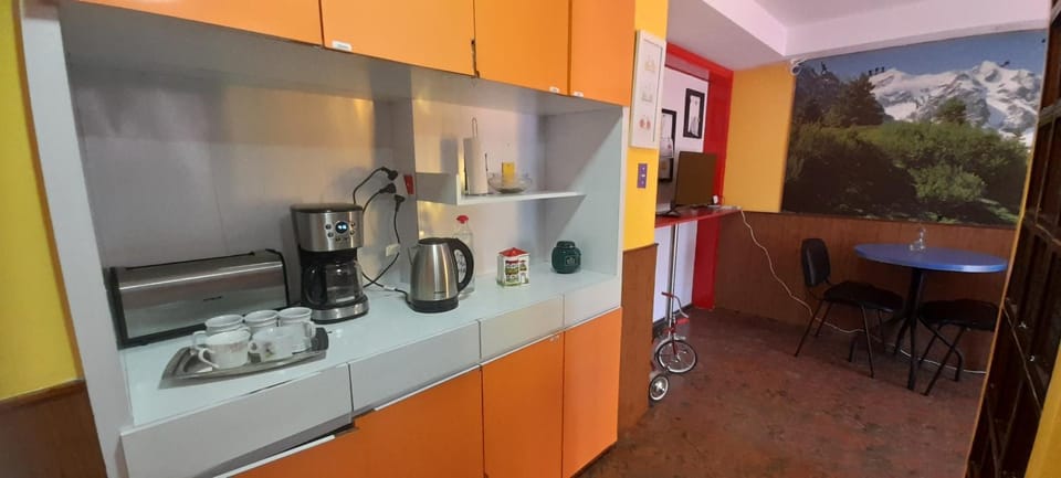 Coffee/tea facilities, Kitchen or kitchenette, Communal kitchen