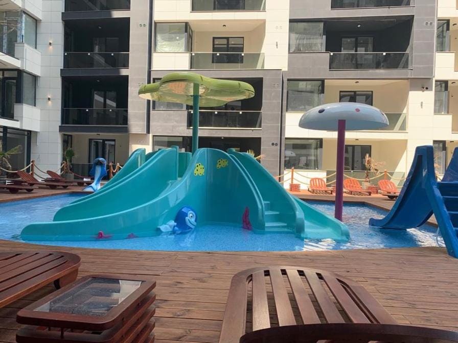 Day, Swimming pool, Swimming pool, sunbed