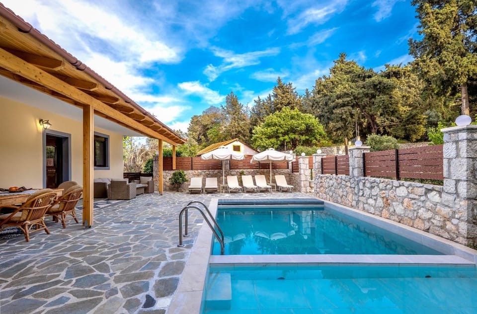 Property building, Patio, Day, Natural landscape, Pool view, Swimming pool, sunbed