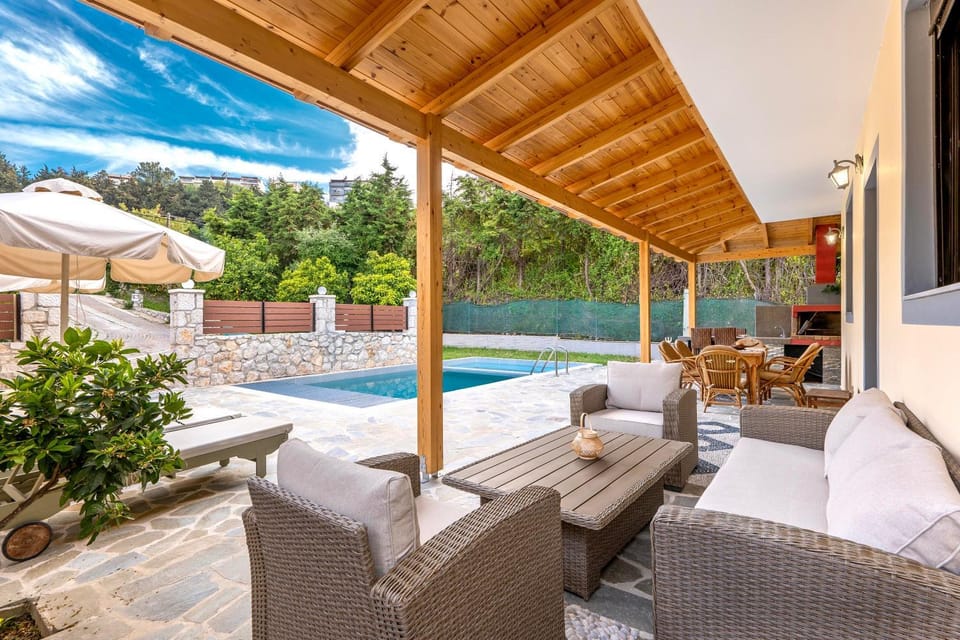 Patio, Day, Natural landscape, Garden, View (from property/room), Balcony/Terrace, Living room, Seating area, Garden view, Pool view, Swimming pool, sunbed