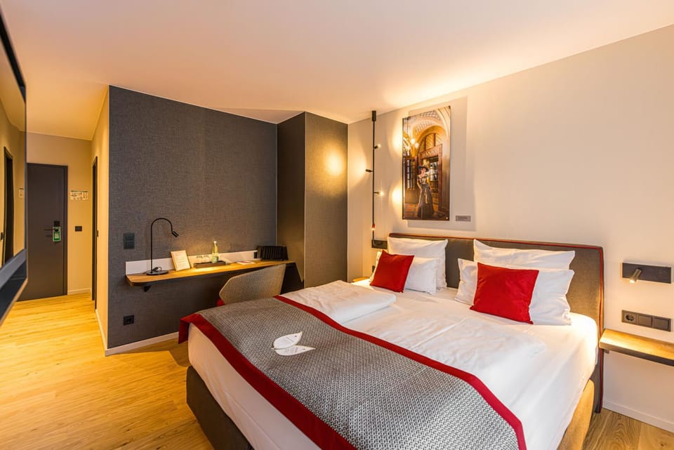 Bed, Photo of the whole room, hair dresser