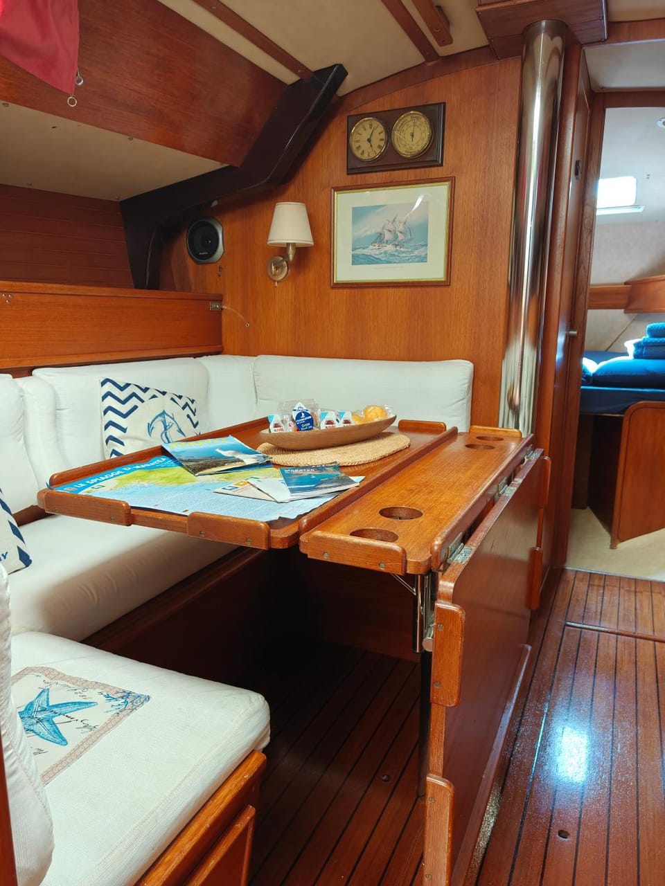 Dormire in Barca a Vela Docked boat in Maratea