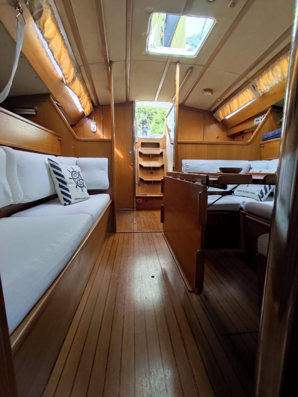 Dormire in Barca a Vela Docked boat in Maratea