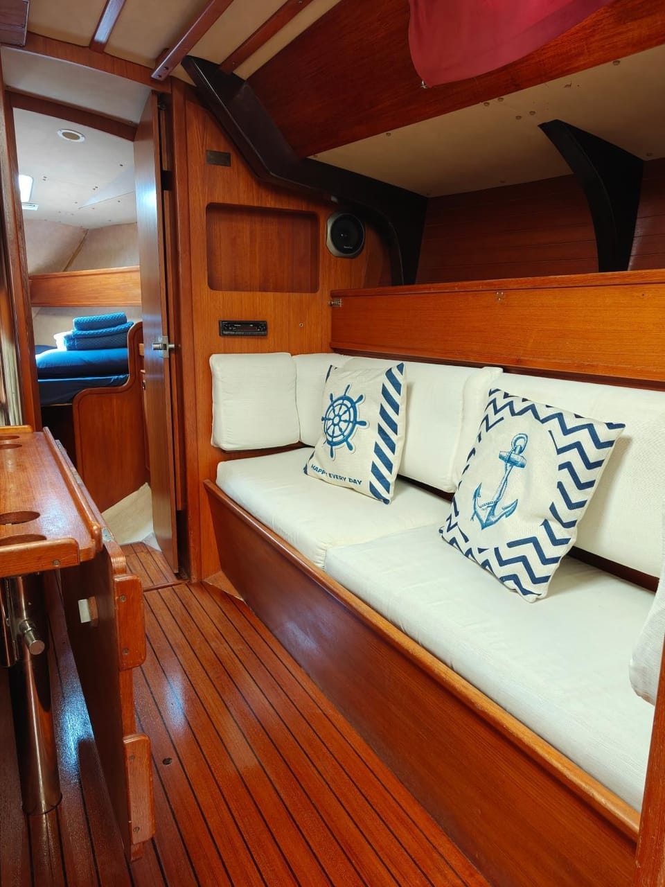 Dormire in Barca a Vela Docked boat in Maratea