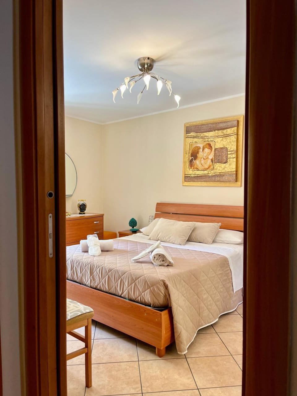 Bed, Photo of the whole room, Bedroom, towels