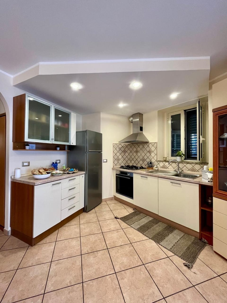 Kitchen or kitchenette, oven, pet friendly, stove