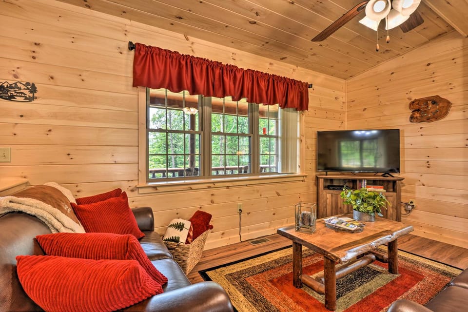 Secluded Mountain Cabin in Wardensville! Cabin in Shenandoah Valley