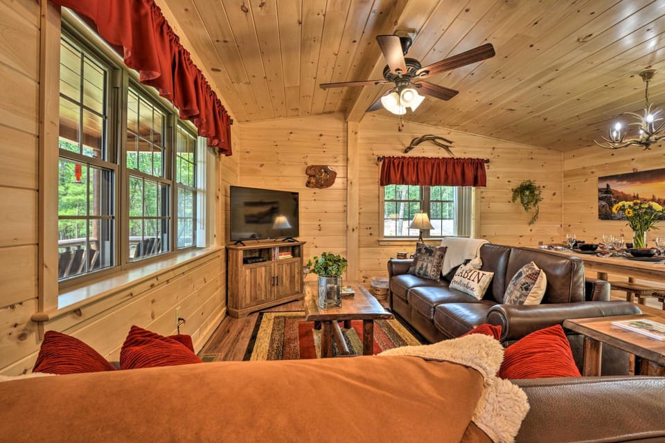 Secluded Mountain Cabin in Wardensville! Cabin in Shenandoah Valley