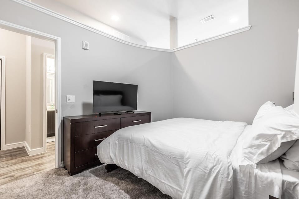 StayOvr at Galatyn Park Apartment in Richardson