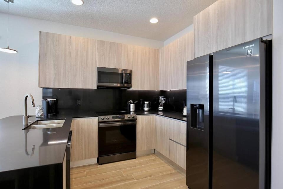 Great 4 bedroom townhouse in Hidden Forest, with private pool! House in Four Corners