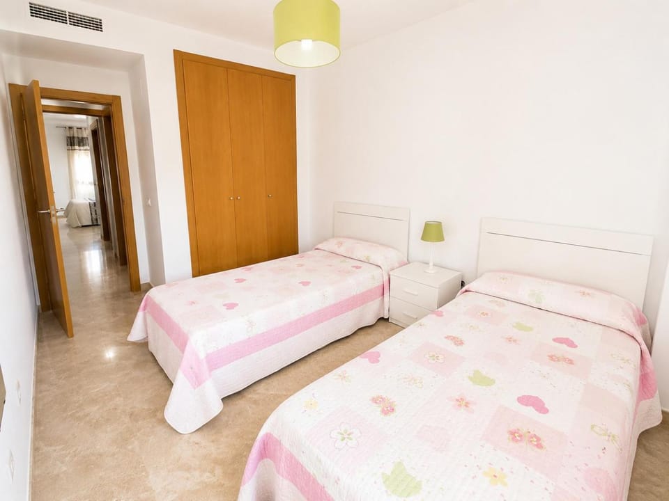 Photo of the whole room, Bedroom, wardrobe