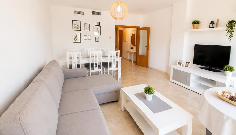 Communal lounge/ TV room, TV and multimedia, Seating area, Dining area