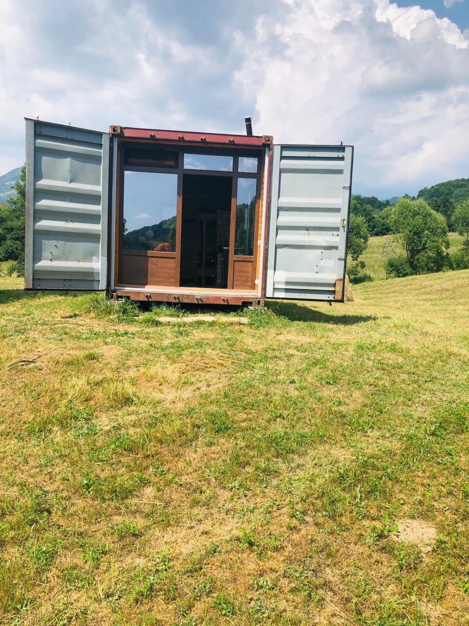 La Container Luxury tent in Romania