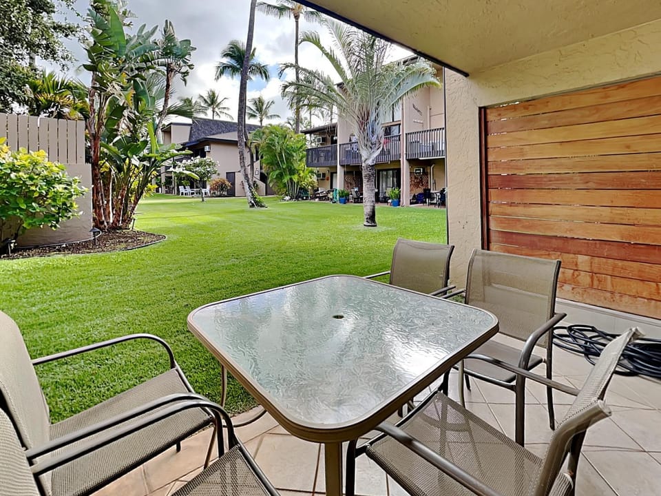 Patio, Natural landscape, Garden, Balcony/Terrace, Seating area, Garden view, furniture