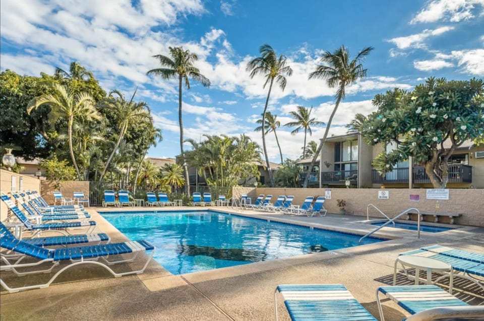 Natural landscape, Garden, Seating area, Swimming pool