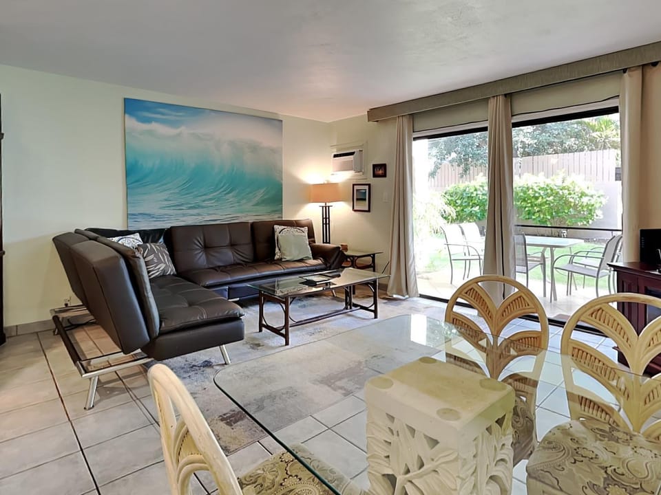Day, Garden, Balcony/Terrace, Living room, Seating area, Dining area, furniture