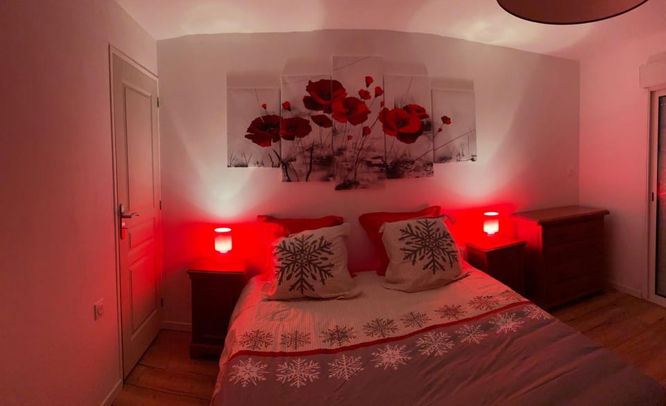 Bed, Photo of the whole room