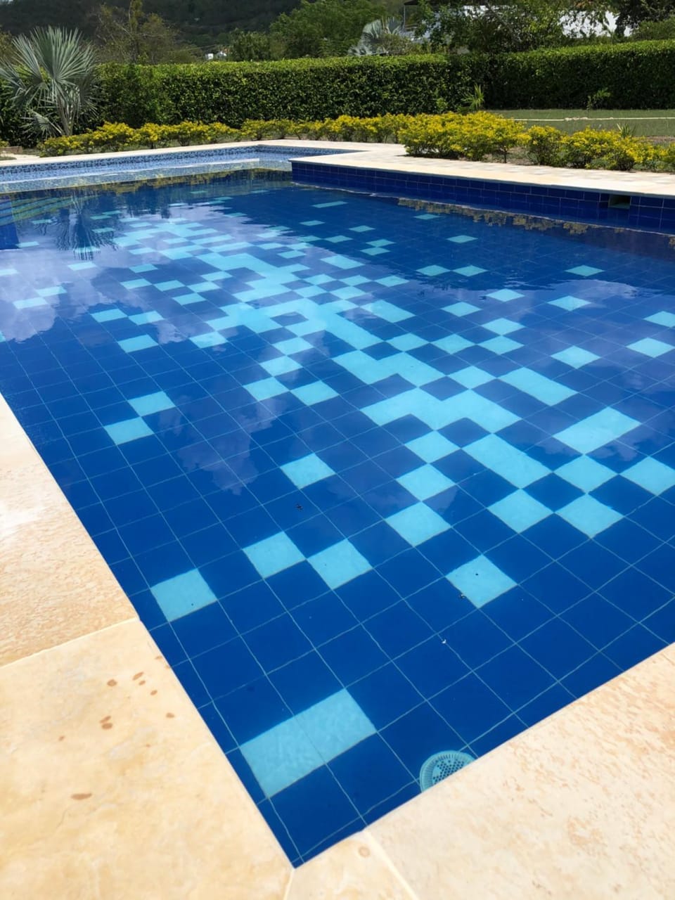 Day, Pool view