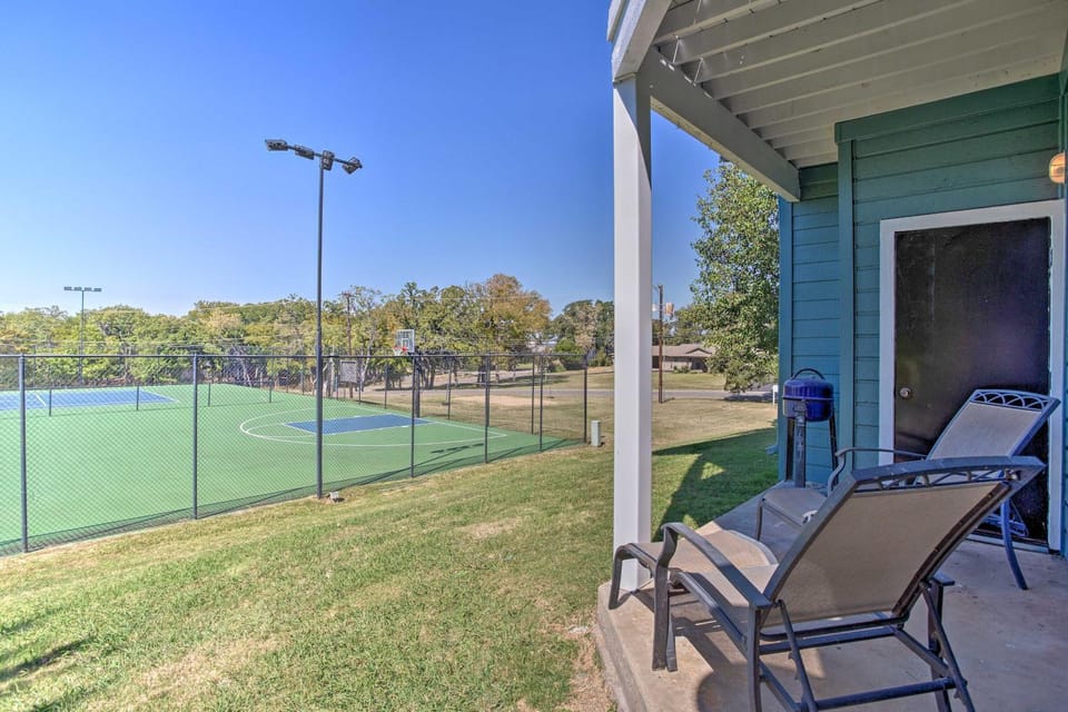 Resort Condo in Pottsboro w/ Lake Texoma Access! House in Lake Texoma