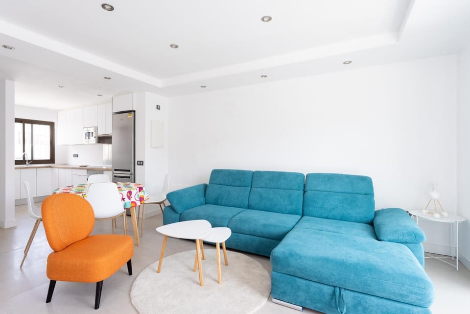 TV and multimedia, Kitchen or kitchenette, Living room, Lounge or bar, Seating area, Dining area