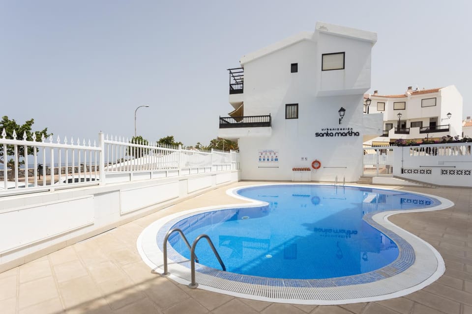 Property building, Sea view, Swimming pool