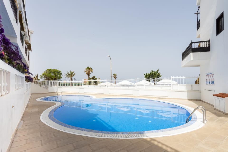 Property building, Sea view, Swimming pool