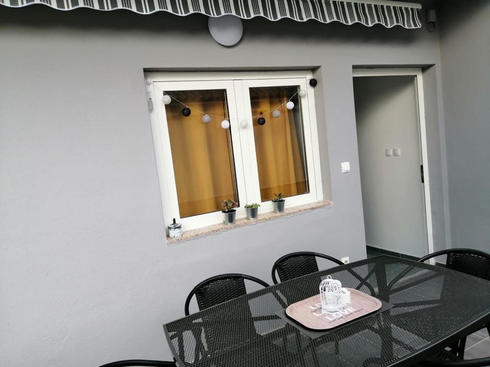 Patio, Facade/entrance