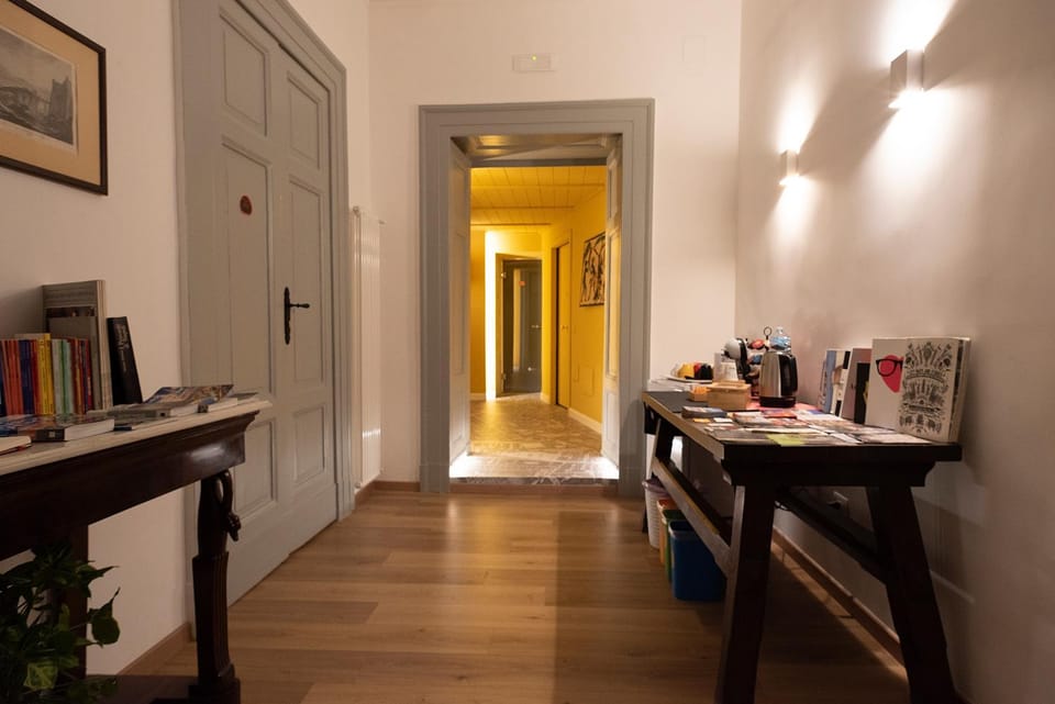 Lobby or reception, Internal: Not applicable to any particular room