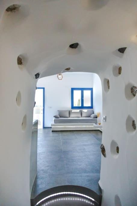 Elegant Cycladic Villa House in Santorini