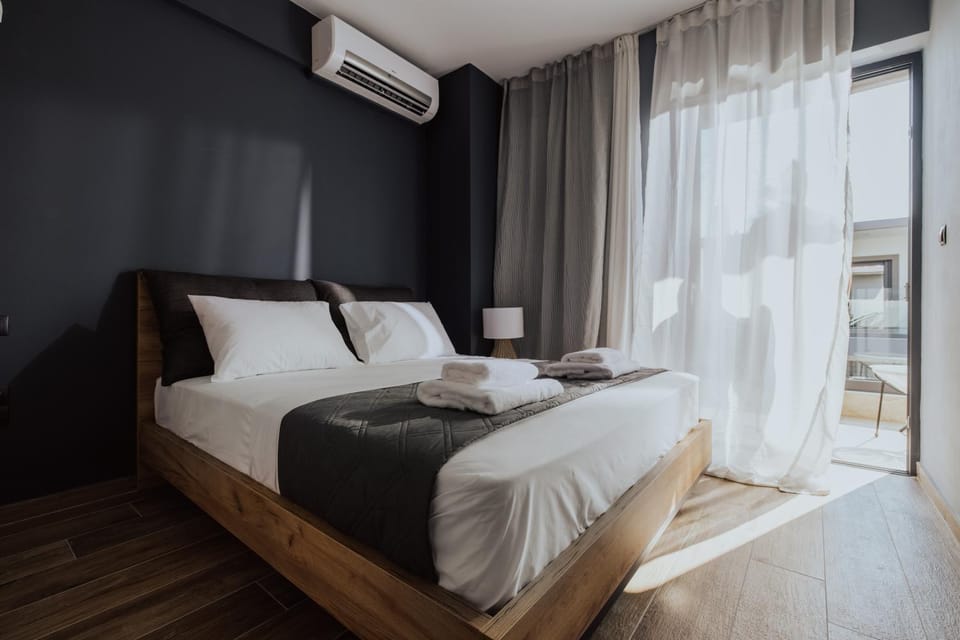 Bed, Photo of the whole room, Bedroom, towels, air conditioner