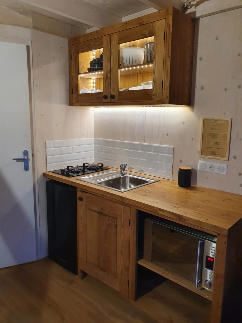 Kitchen or kitchenette