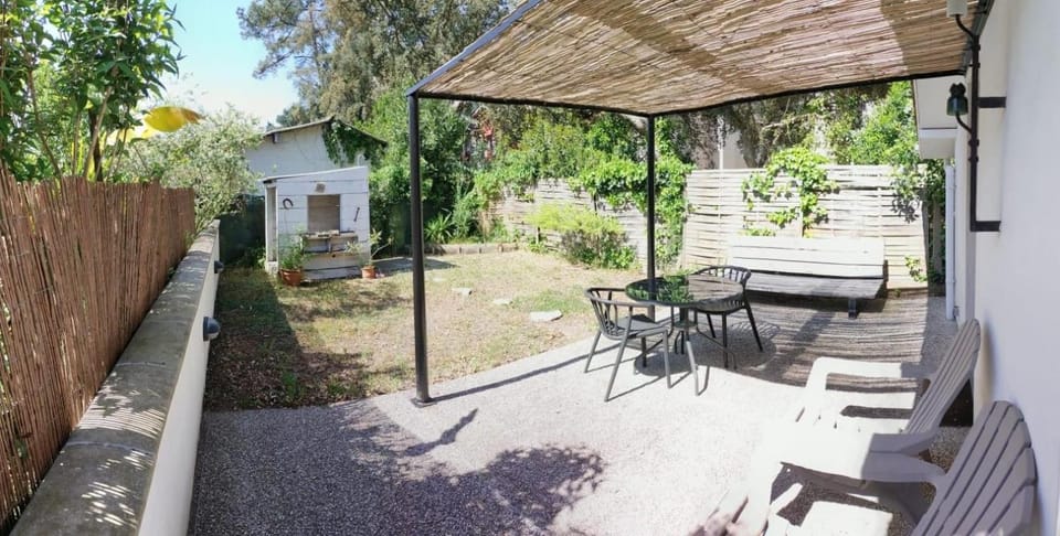 Patio, Dining area, Garden view