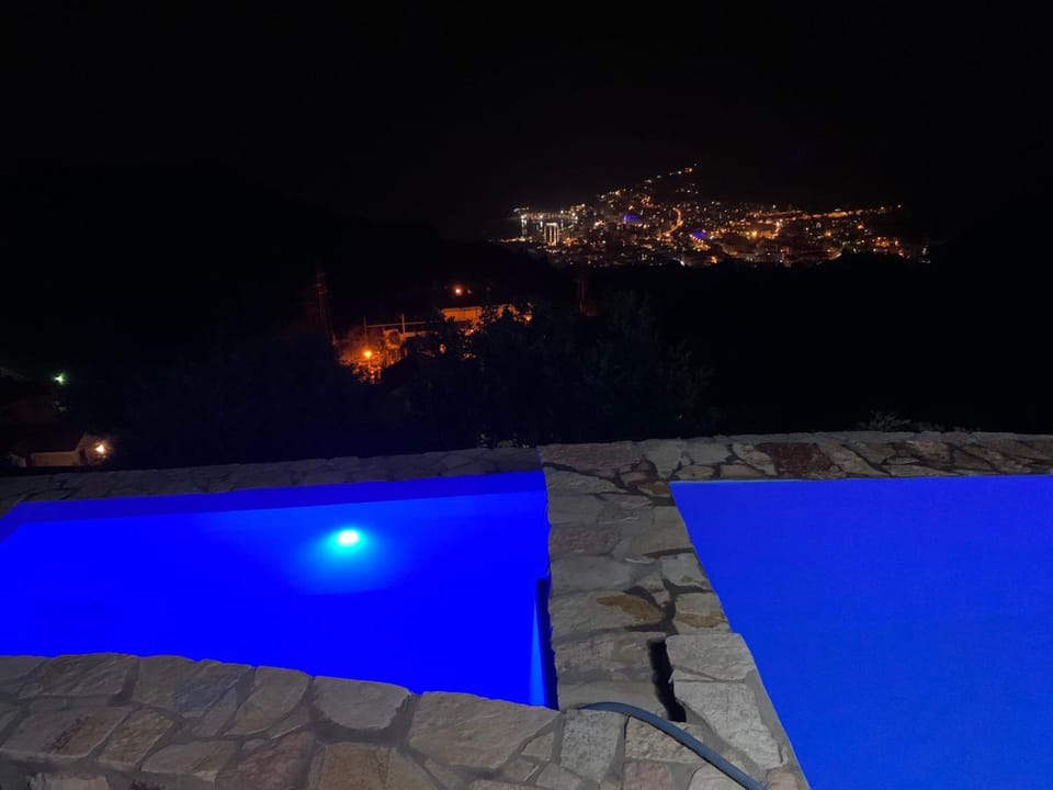 Swimming pool, Swimming pool
