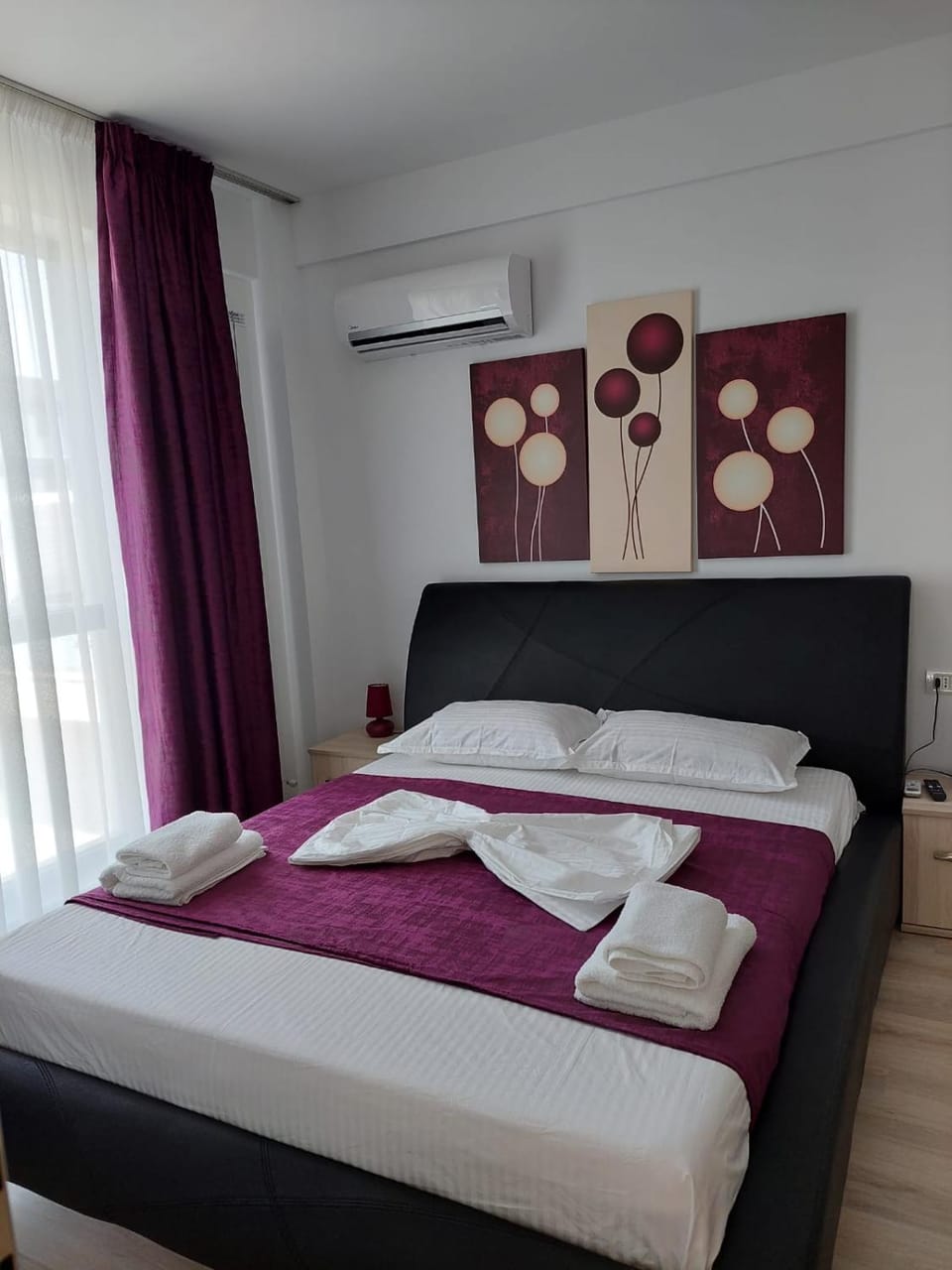 Bed, Photo of the whole room, Bedroom