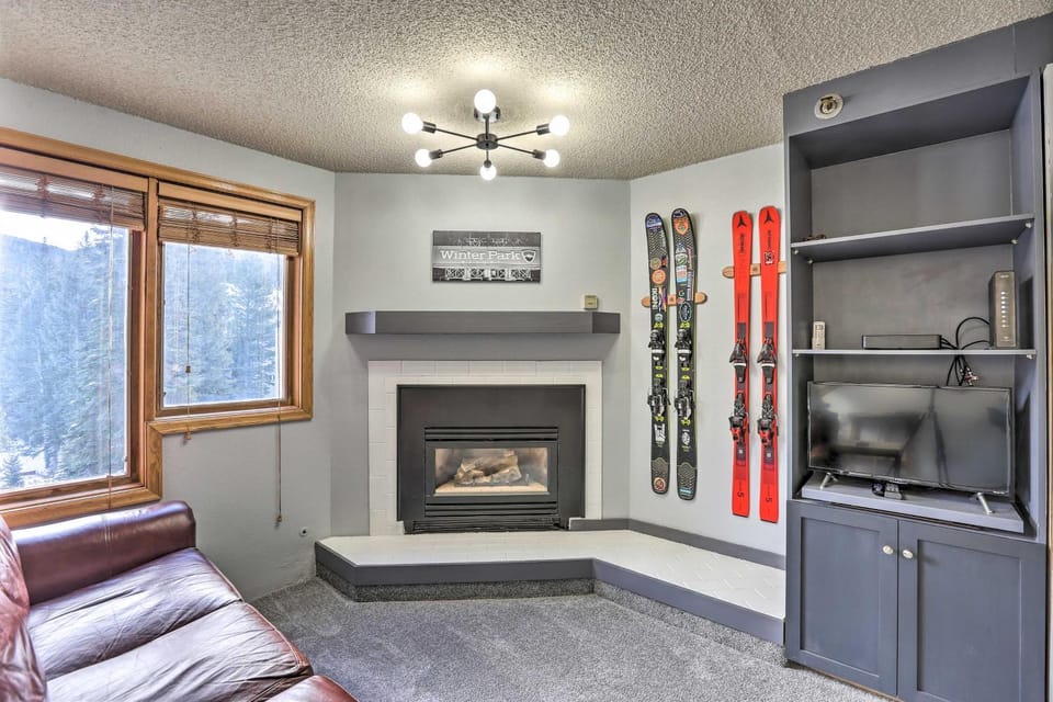 Cozy Ski-In/Out Winter Park Studio w/ Hot Tubs! Apartment in Winter Park