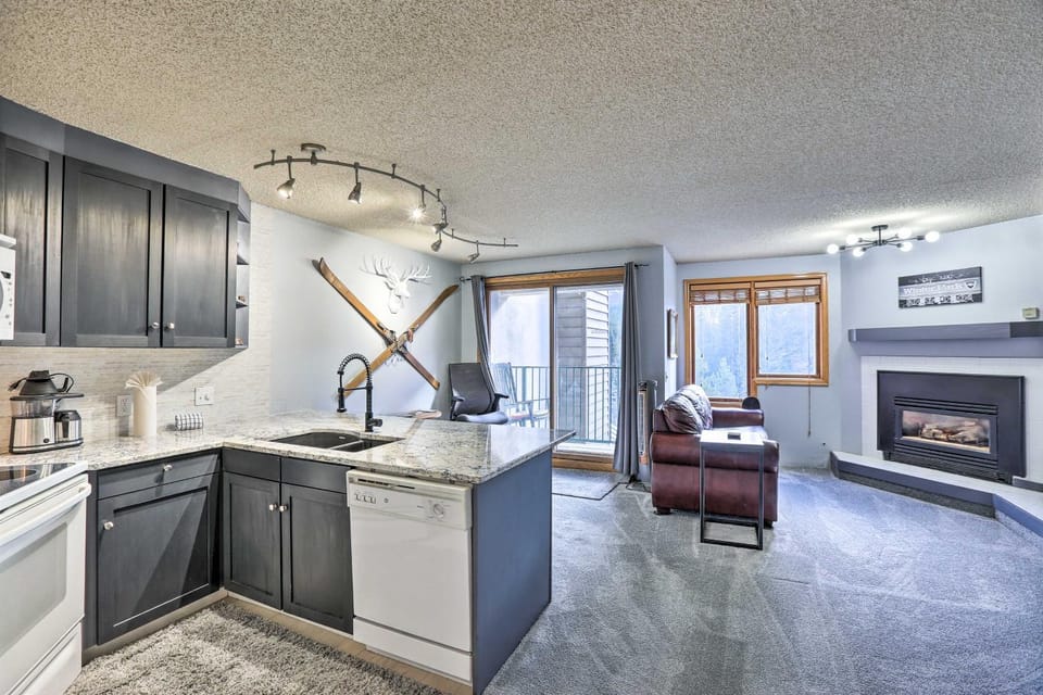 Cozy Ski-In/Out Winter Park Studio w/ Hot Tubs! Apartment in Winter Park