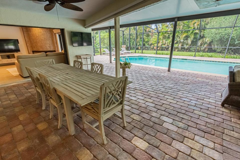Kings Lake Blvd Private Garden View House in East Naples
