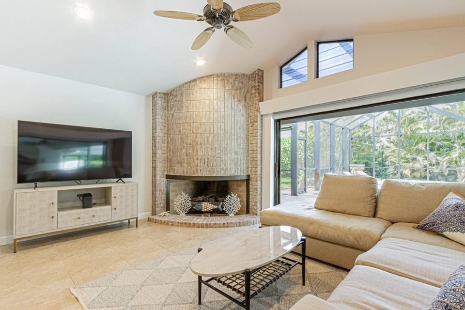 Kings Lake Blvd Private Garden View House in East Naples