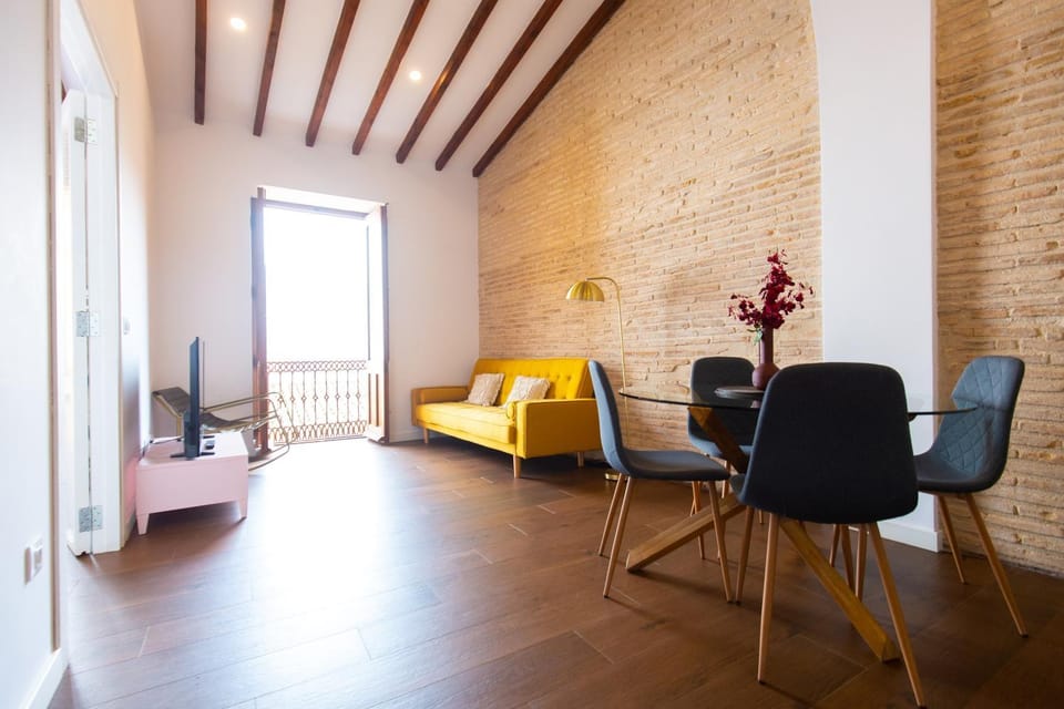 TV and multimedia, Living room, Seating area, Dining area, internet