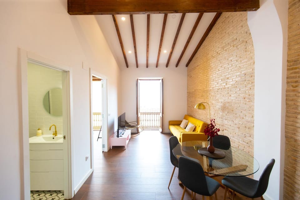Living room, Photo of the whole room, Seating area, Dining area