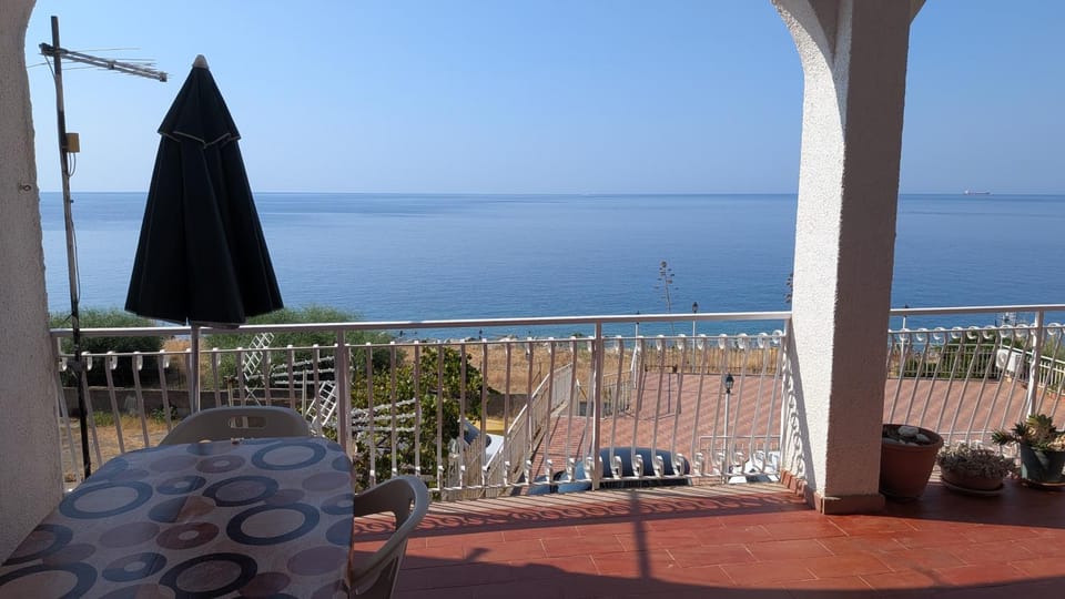 View (from property/room), Balcony/Terrace, Sea view