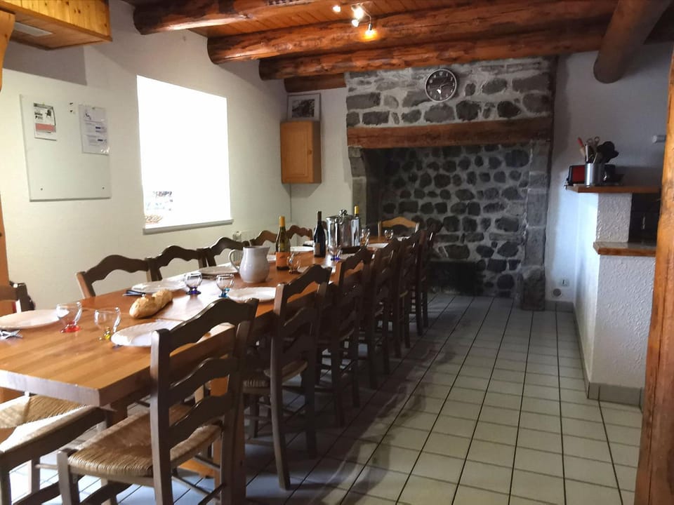 Gîte familial avec cour, ping-pong, proche Lyon et Clermont-Ferrand - FR-1-582-330 House in Auvergne-Rhône-Alpes