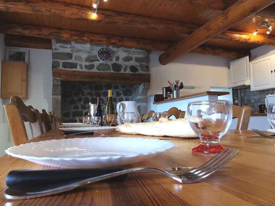 Gîte familial avec cour, ping-pong, proche Lyon et Clermont-Ferrand - FR-1-582-330 House in Auvergne-Rhône-Alpes