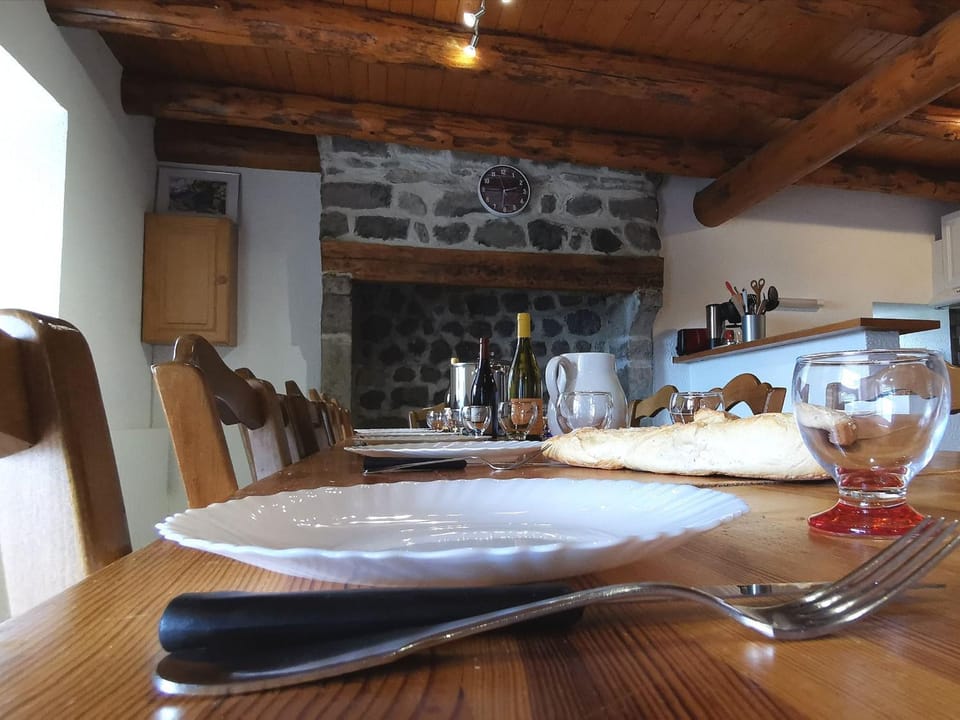 Gîte familial avec cour, ping-pong, proche Lyon et Clermont-Ferrand - FR-1-582-330 House in Auvergne-Rhône-Alpes